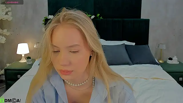 Melanie Ryer online show from November 25, 2025, 12:00 am