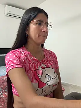 scarlethsb33 online show from February 13, 2026, 2:17 pm