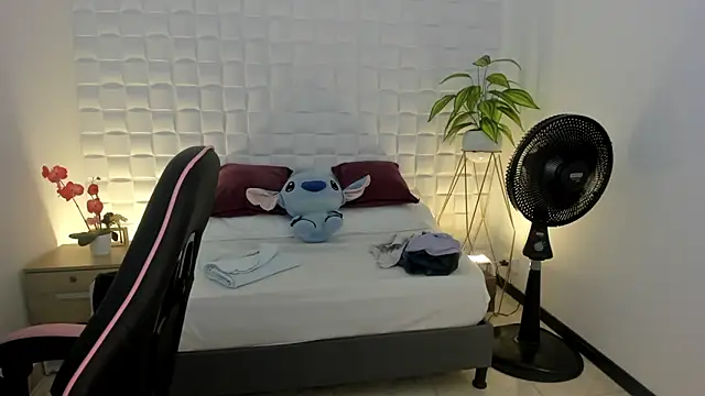 Snapshot of victoria_243 chatting on February 16, 2026, 4:22 am victoria 243 online show from February 16, 2026, 4:22 am