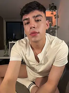 Snapshot of aronnhidden chatting on July 12, 2026, 2:56 am aronnhidden online show from July 12, 2026, 2:56 am