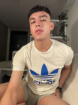 Snapshot of aronnhidden chatting on July 20, 2026, 4:53 am aronnhidden online show from July 20, 2026, 4:53 am