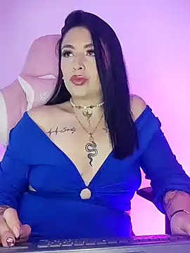 Snapshot of IsoldeX chatting on November 4, 2025, 2:21 pm IsoldeX online show from November 4, 2025, 2:21 pm