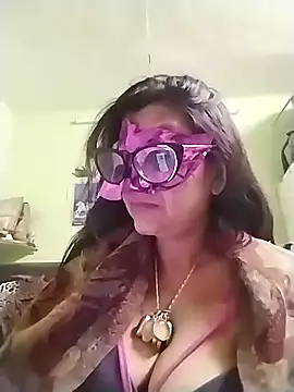 Snapshot of LOVE__RANI chatting on December 20, 2025, 1:36 pm LOVE RANI online show from December 20, 2025, 1:36 pm