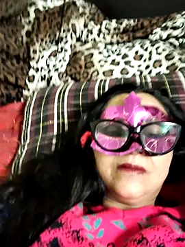 Snapshot of LOVE__RANI chatting on December 21, 2025, 7:04 pm LOVE RANI online show from December 21, 2025, 7:04 pm