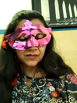 Snapshot of LOVE__RANI chatting on December 22, 2025, 11:27 pm LOVE RANI online show from December 22, 2025, 11:27 pm