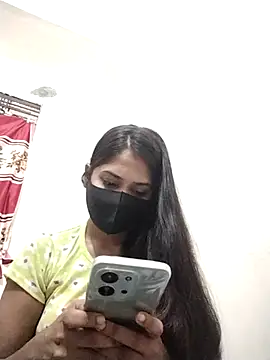 Green LaDY66 online show from November 4, 2025, 4:44 pm