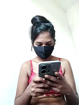 Green LaDY66 online show from October 31, 2025, 4:53 am