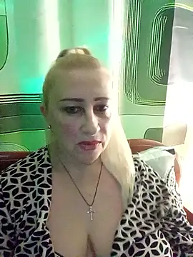 Snapshot of Esenia505 chatting on December 21, 2025, 4:03 am Esenia505 online show from December 21, 2025, 4:03 am