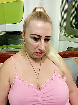 Snapshot of Esenia505 chatting on January 5, 2026, 5:27 pm Esenia505 online show from January 5, 2026, 5:27 pm