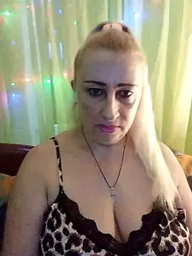 Snapshot of Esenia505 chatting on January 12, 2026, 3:02 am Esenia505 online show from January 12, 2026, 3:02 am