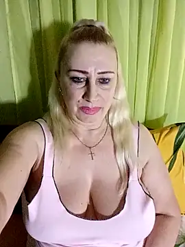 Snapshot of Esenia505 chatting on February 23, 2026, 4:40 pm Esenia505 online show from February 23, 2026, 4:40 pm