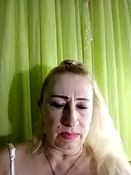 Snapshot of Esenia505 chatting on February 28, 2026, 7:46 pm Esenia505 online show from February 28, 2026, 7:46 pm