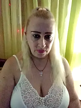 Snapshot of Esenia505 chatting on January 10, 2026, 9:04 am Esenia505 online show from January 10, 2026, 9:04 am