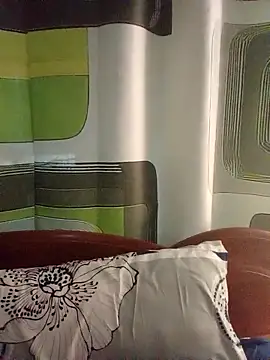 Snapshot of Esenia505 chatting on December 19, 2025, 9:22 am Esenia505 online show from December 19, 2025, 9:22 am