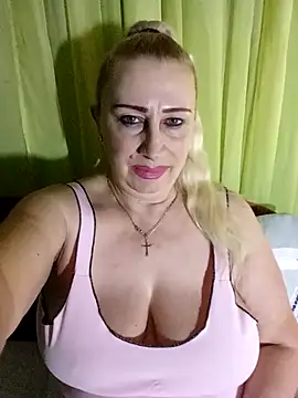 Snapshot of Esenia505 chatting on February 21, 2026, 8:00 pm Esenia505 online show from February 21, 2026, 8:00 pm