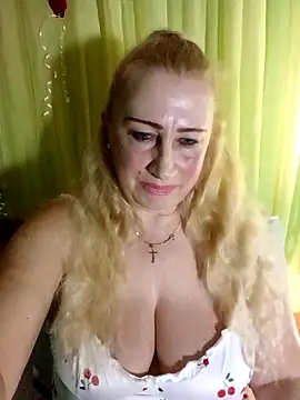 Snapshot of Esenia505 chatting on February 15, 2026, 11:20 am Esenia505 online show from February 15, 2026, 11:20 am