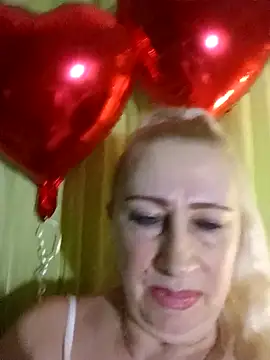 Snapshot of Esenia505 chatting on February 17, 2026, 4:21 am Esenia505 online show from February 17, 2026, 4:21 am