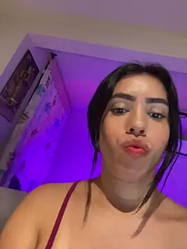 Sara-215 online show from May 28, 2026, 4:09 am