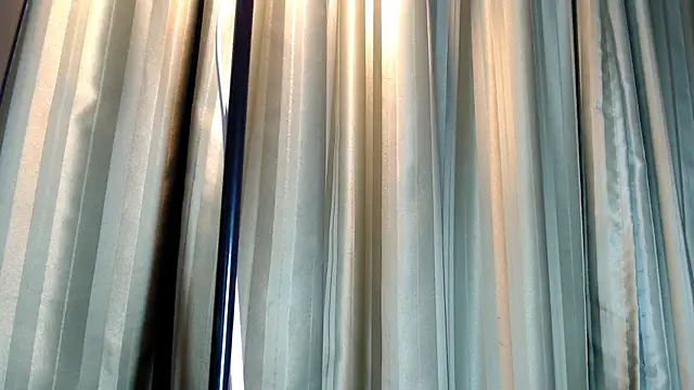 Snapshot of LIYXS chatting on December 16, 2025, 2:27 am LIYXS online show from December 16, 2025, 2:27 am