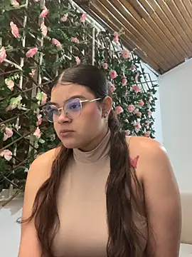 Tharafresneda  online show from October 30, 2025, 12:03 pm