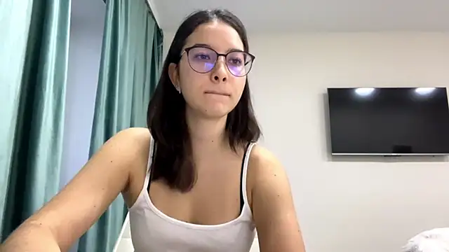 Snapshot of Allisgree chatting on November 18, 2025, 8:28 am Allisgree online show from November 18, 2025, 8:28 am