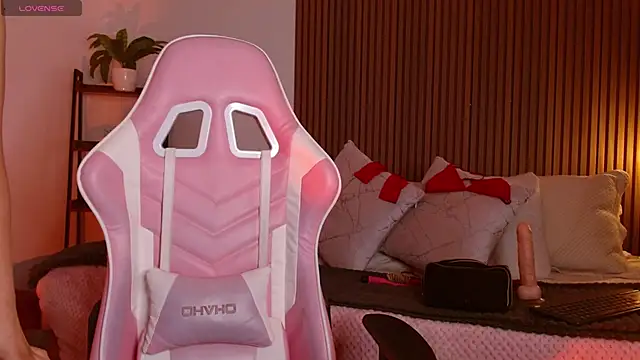 Skay bluee online show from November 28, 2025, 12:49 pm