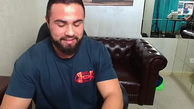 Snapshot of HayesWood chatting on December 15, 2025, 5:57 am HayesWood online show from December 15, 2025, 5:57 am