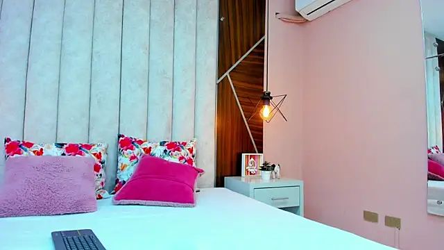 Arianaa Gray online show from January 8, 2026, 3:56 am