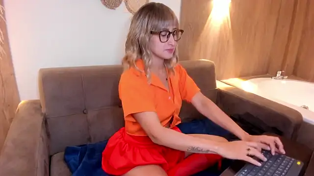 Snapshot of Julietta01 chatting on December 16, 2025, 7:51 pm Julietta01 online show from December 16, 2025, 7:51 pm