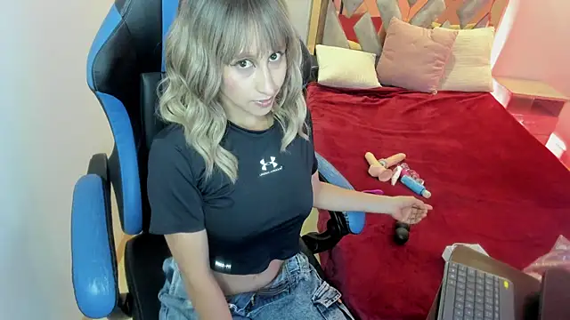 Snapshot of Julietta01 chatting on November 23, 2025, 3:16 am Julietta01 online show from November 23, 2025, 3:16 am