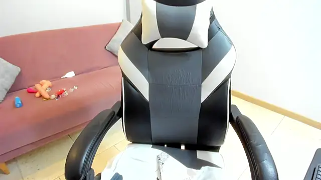 Snapshot of Julietta01 chatting on November 8, 2025, 3:10 am Julietta01 online show from November 8, 2025, 3:10 am