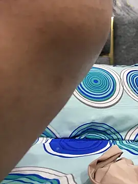 Heena Sharma982 online show from April 17, 2026, 7:06 pm