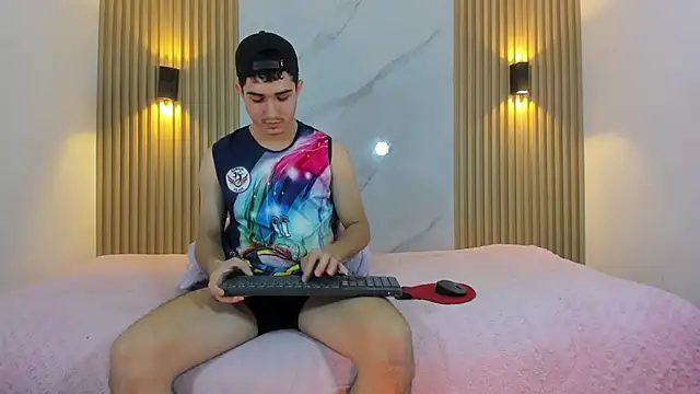 Snapshot of alejo_gray chatting on October 30, 2025, 3:16 am alejo gray online show from October 30, 2025, 3:16 am