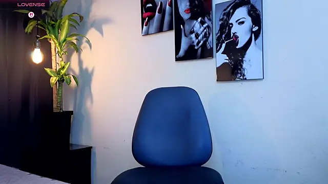 Flor Gil online show from November 11, 2025, 3:45 am