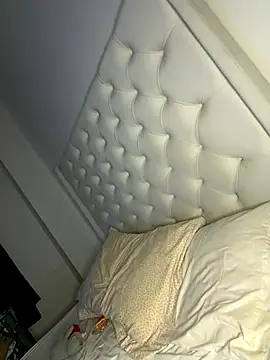 isabella-montes online show from November 30, 2025, 1:50 am