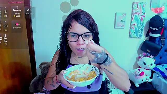 Emma boo online show from November 10, 2025, 1:05 pm