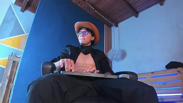 kane del toro online show from October 31, 2025, 1:41 pm