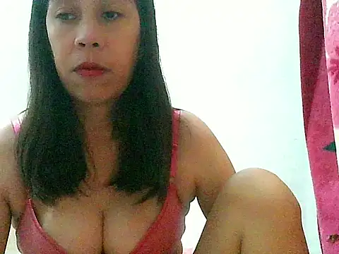 nhicole4u online show from November 13, 2025, 1:26 pm