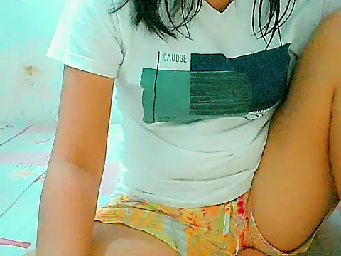 nhicole4u online show from November 9, 2025, 12:53 pm