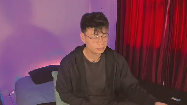 estmonnn online show from November 21, 2025, 9:25 pm