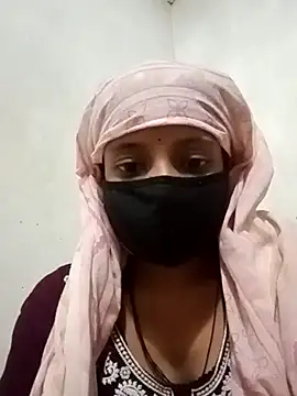 Quenn-Jiya752 online show from November 5, 2025, 1:47 pm