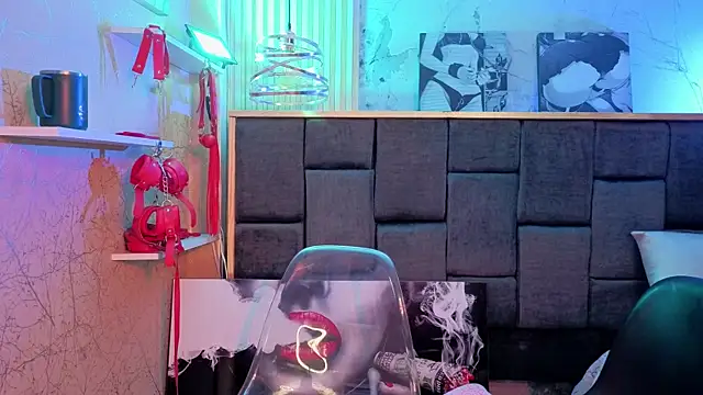 Im-Lola online show from February 22, 2026, 9:44 am