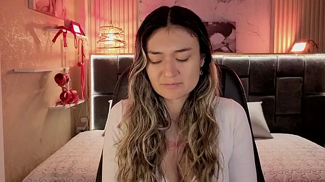 Im-Lola online show from March 11, 2026, 8:47 pm