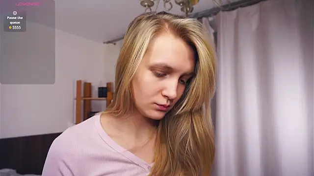 Snapshot of DierdreJacobsohn chatting on December 17, 2025, 6:29 am DierdreJacobsohn online show from December 17, 2025, 6:29 am