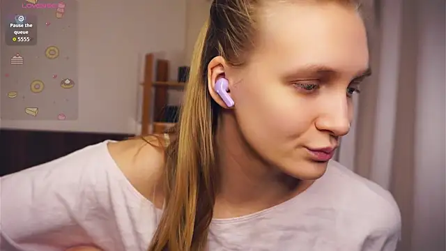 Snapshot of DierdreJacobsohn chatting on November 25, 2025, 6:36 am DierdreJacobsohn online show from November 25, 2025, 6:36 am