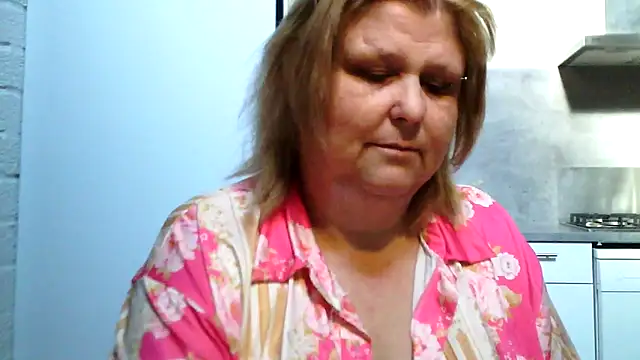 Sylviastar46 online show from March 2, 2026, 9:27 am