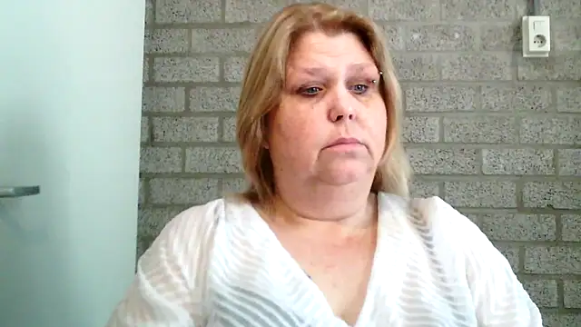 Sylviastar46 online show from March 3, 2026, 9:38 am