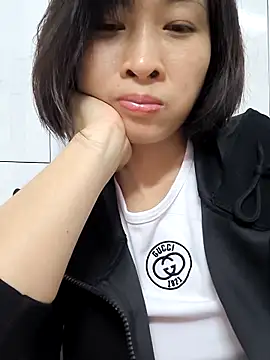 Snapshot of Agine222 chatting on November 3, 2025, 3:04 pm Agine222 online show from November 3, 2025, 3:04 pm