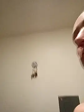 Karebearz1 online show from November 12, 2025, 4:38 am