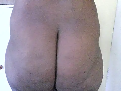 Snapshot of BLACKMALF chatting on December 2, 2025, 5:20 am BLACKMALF online show from December 2, 2025, 5:20 am